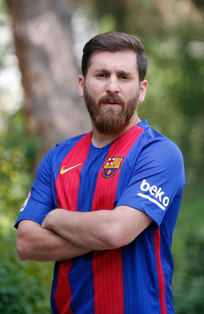 路人梅西现身看脸没区别身材却大一号