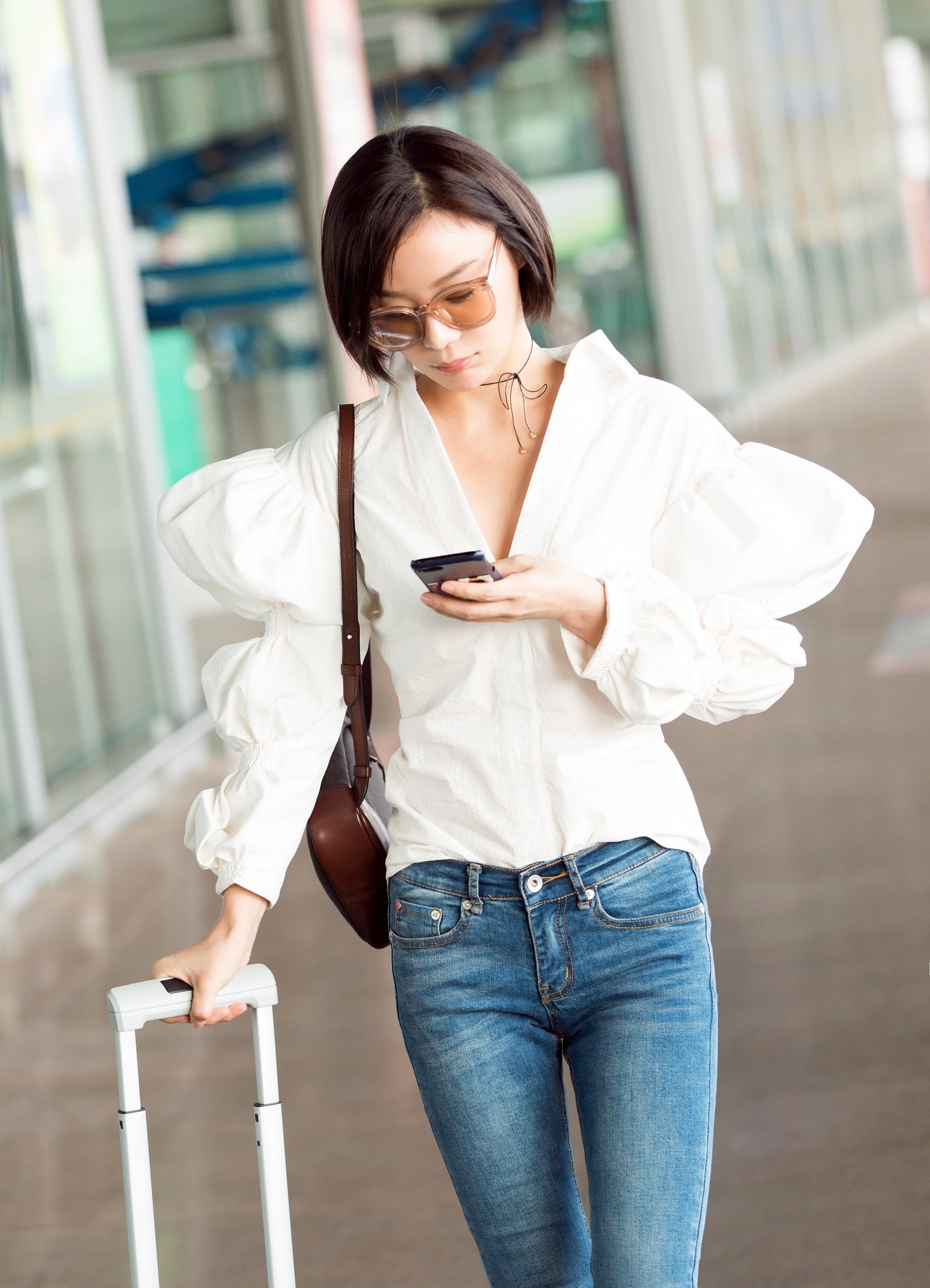 4 袁姗姗廓形衬衫霸气侧漏