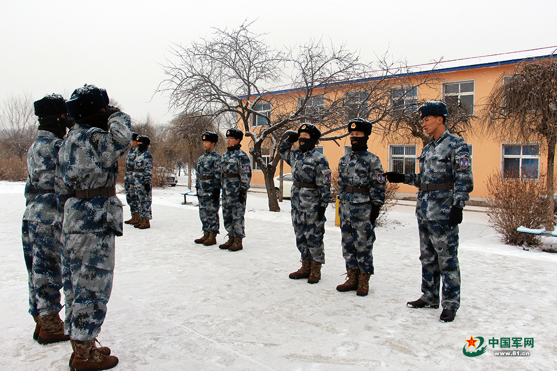 歼10部队东北边陲不忘格斗训练