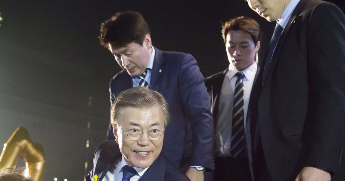 12 韩国新总统保镖爆红 帅气照片上热搜