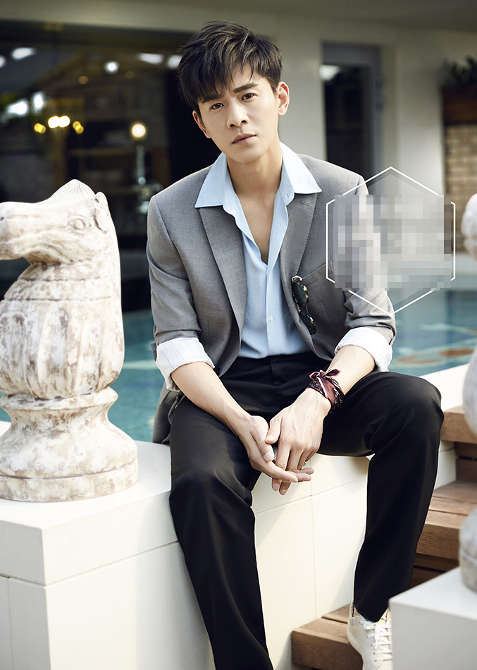 17 乔振宇最新雅痞大片曝光 慵懒睡衣气质多变