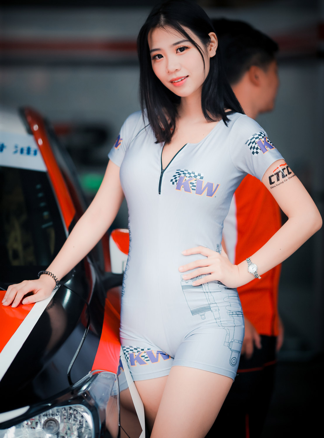 ctcc珠海站车模抢镜肤白唇红腿长腰细