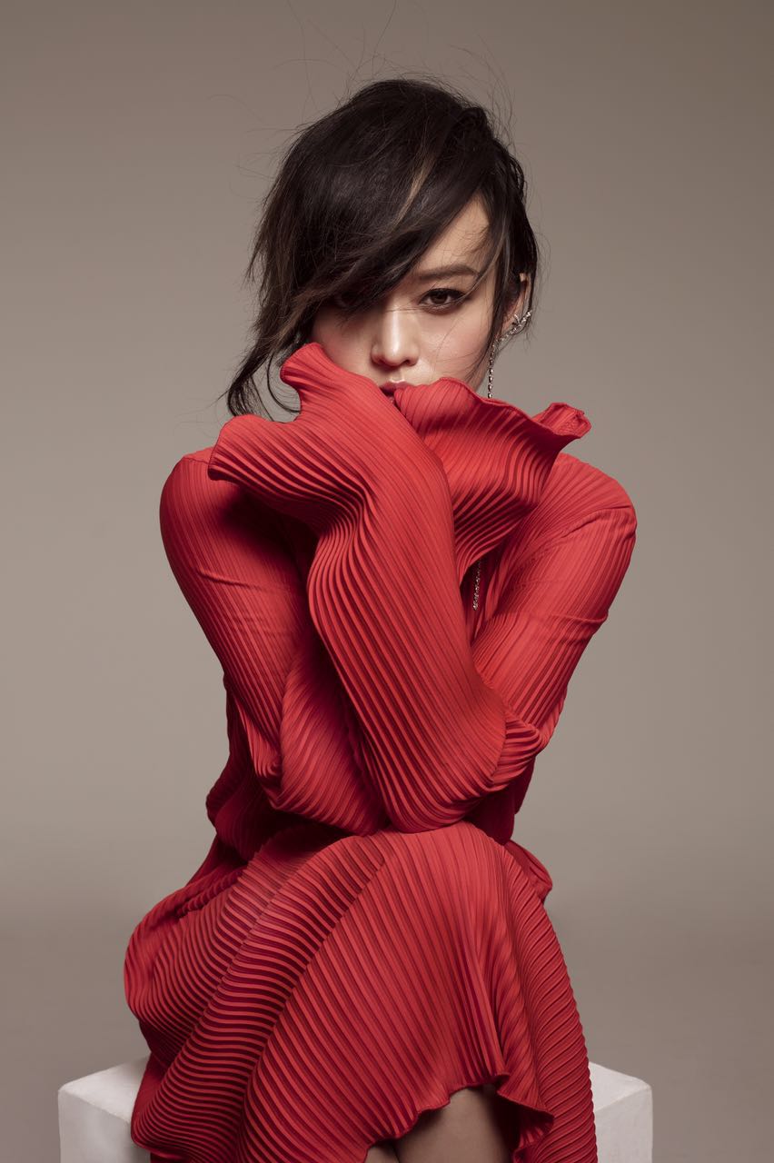 陈明憙jocelyn拍摄大片引爆炽热炎夏