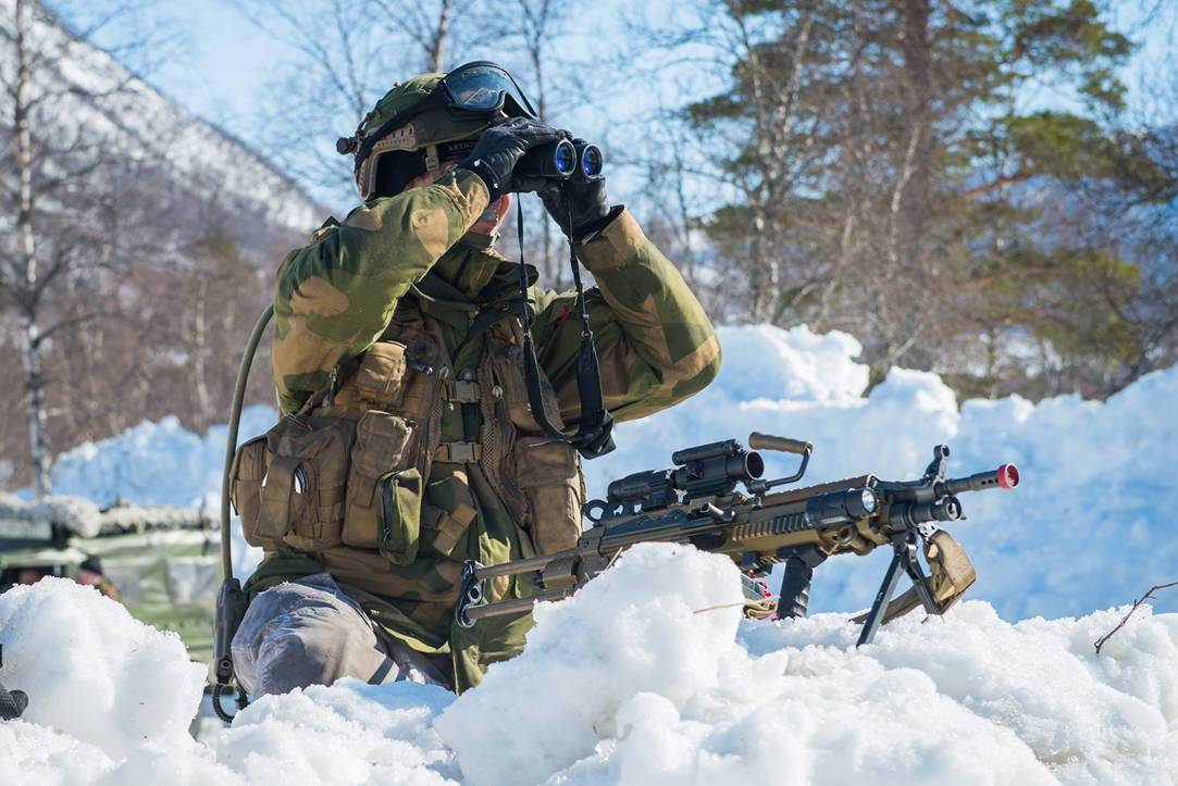 13 挪威陆军5月白雪中实战训练