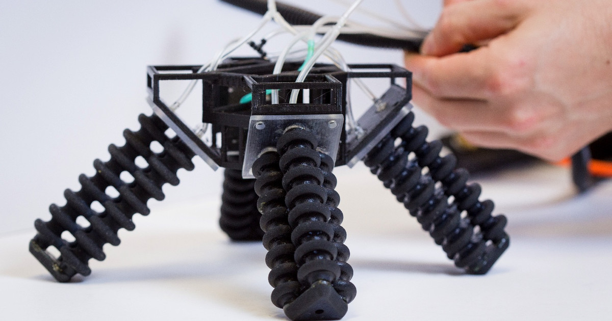 首个"软体"机器人面世!可驾驭各种复杂地形