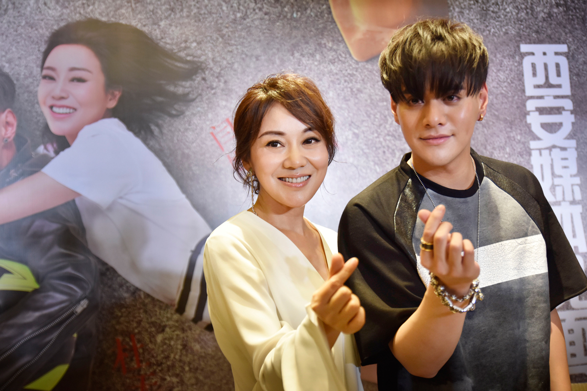 6 电影《美容针》公映 闫妮杜天皓爆笑"尬爱"