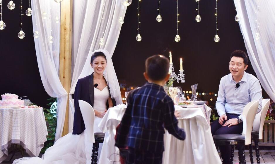 沙溢胡可再拍婚纱照庆祝结婚六周年