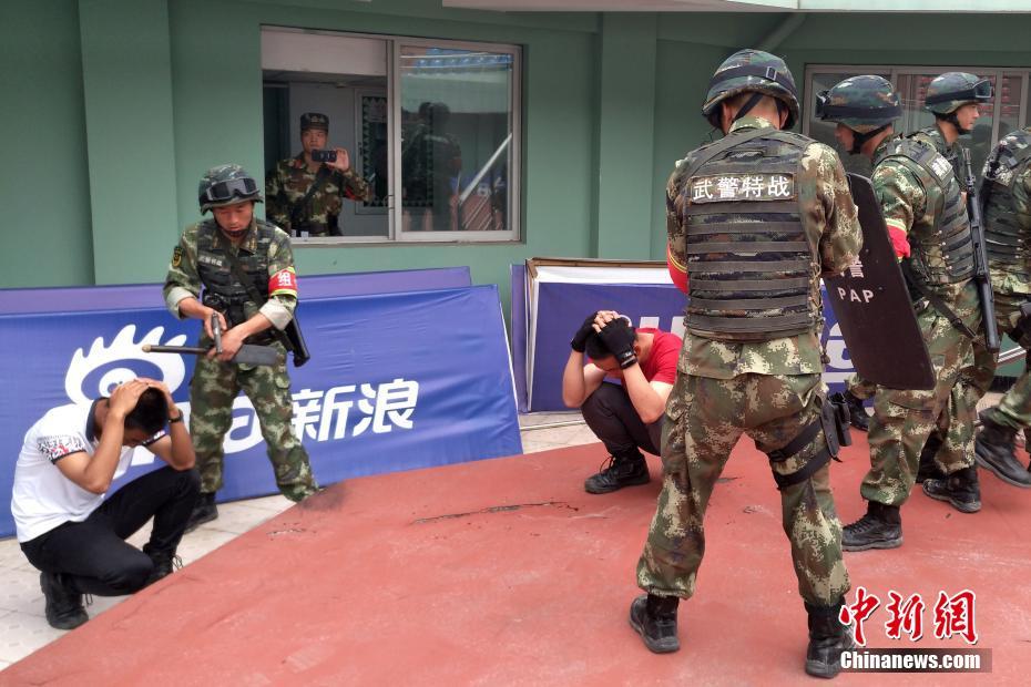 特战队员成功抓捕了"罪犯". 刘治乾 摄