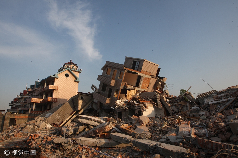 杭州拆迁废墟再现楼坚强网友称艺术范十足