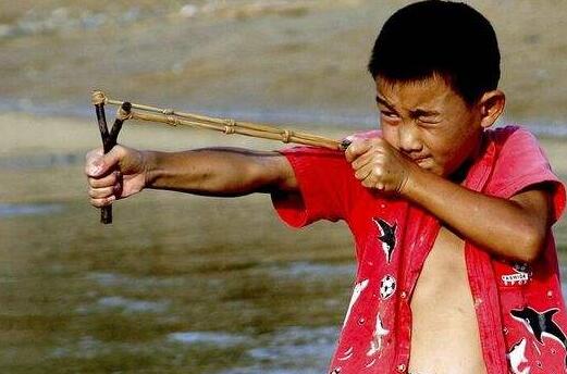 那些年小屁孩们的自制武器装备