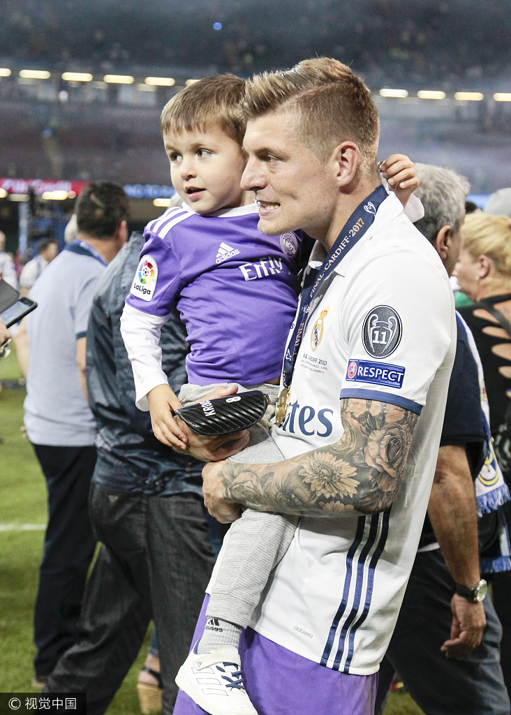 克罗斯与孩子   纳瓦斯与妻儿合影   纳瓦斯与妻儿   伊斯科与儿  