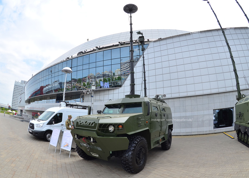 23 白俄罗斯自研装甲车外形很威猛