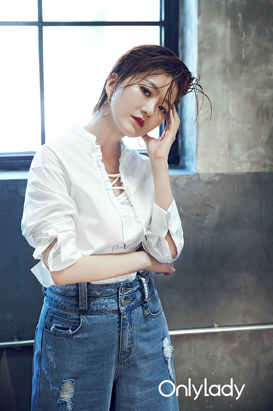 蔡淳佳个性写真曝光态度歌手携新专开启海外宣传