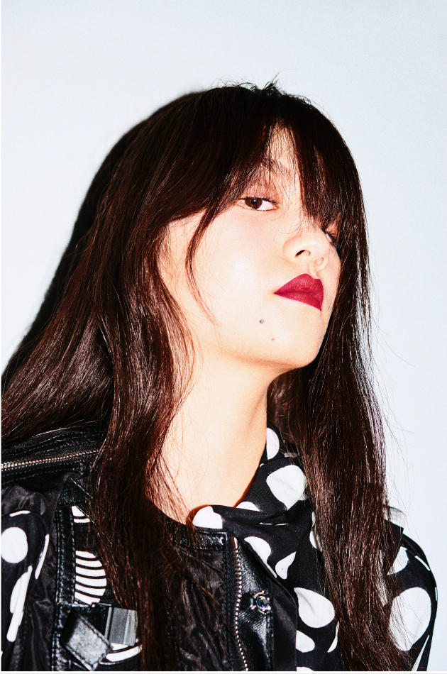 16 演员春夏再登封面 个性演绎神秘暗夜精灵