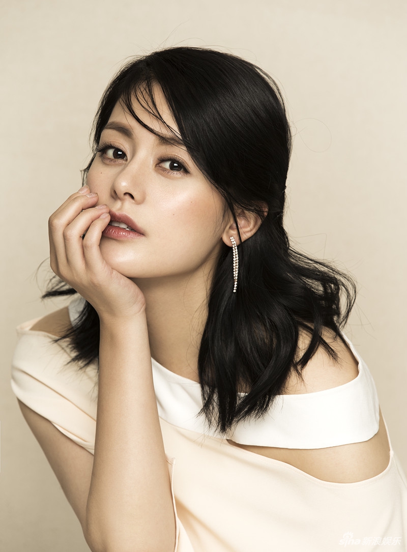 王力可最新写真曝光 氧气女神变身高冷御姐