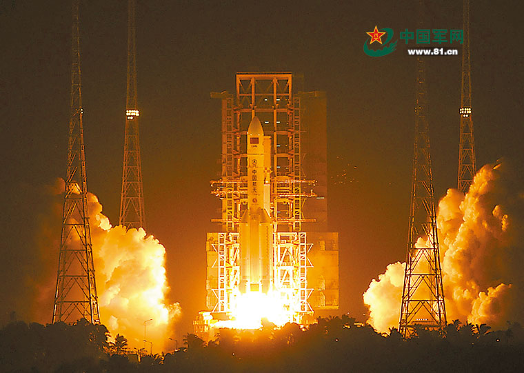 我国最大推力新一代运载火箭长征五号发射现场.王泗江 摄