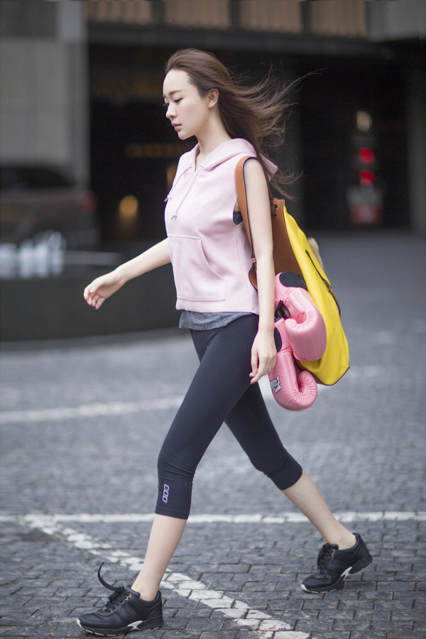 5 霍思燕运动系大片首曝光 俏皮范儿玩转街头