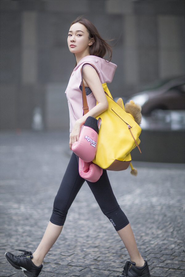 5 霍思燕运动系大片首曝光 俏皮范儿玩转街头