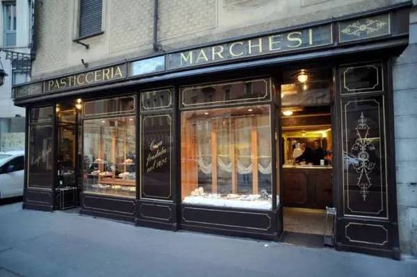 整个店面以苹果绿为主,让人走进门先感到一股清凉.