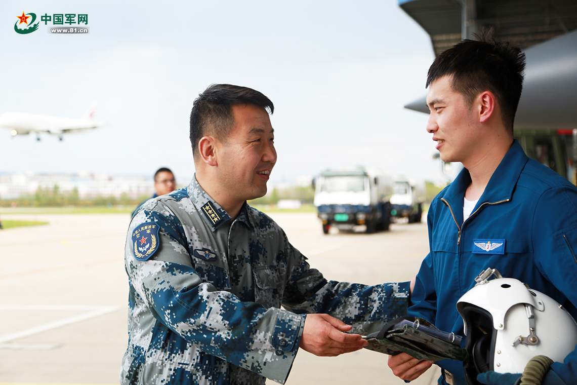 中國空軍裝備殲10b部隊曝光