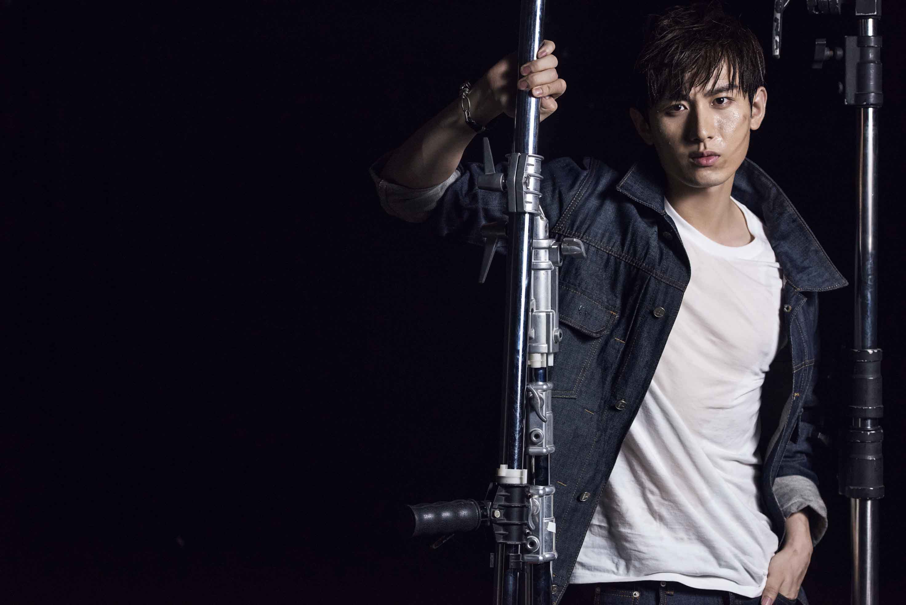 成毅硬朗湿身play打破禁欲系钩心魔