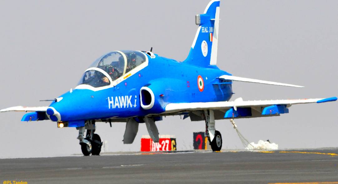 印度国有的印度斯坦航空公司(hal)纪念印度拥有第100架鹰式高级教练机