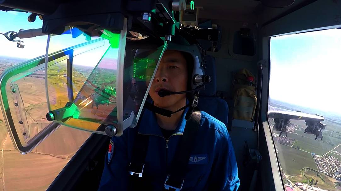 8 如此近距离感受直10座舱内部