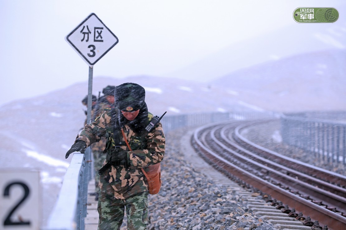 云端哨所武警战士苦练精兵