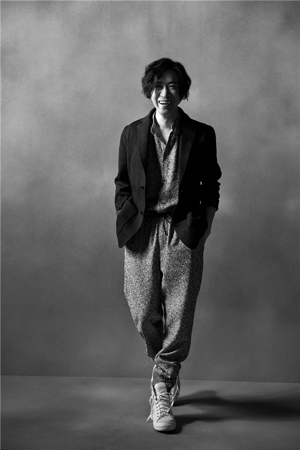 演员王宁发布黑白写真逍遥笑侠全新上线