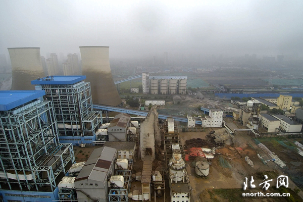 震撼!无人机航拍陈塘庄热电厂水塔爆破拆除