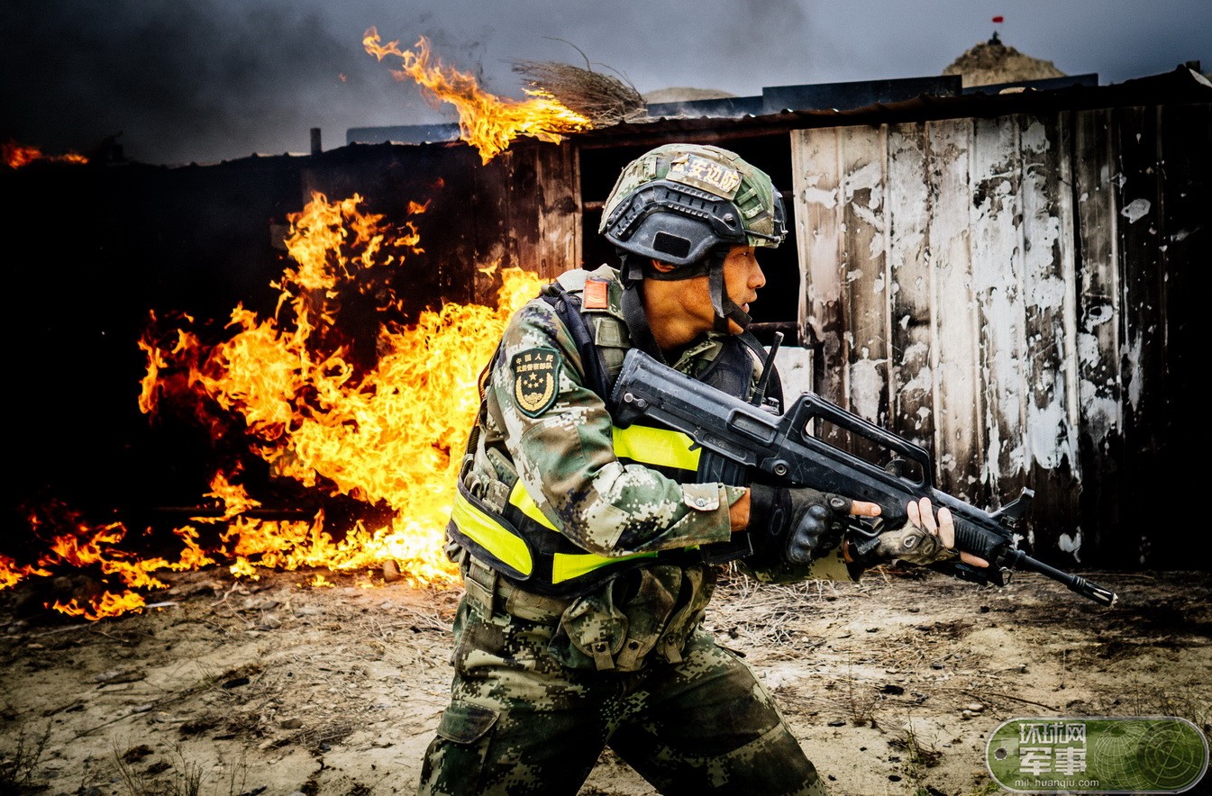 中吉反恐演习模拟清剿恐怖营地