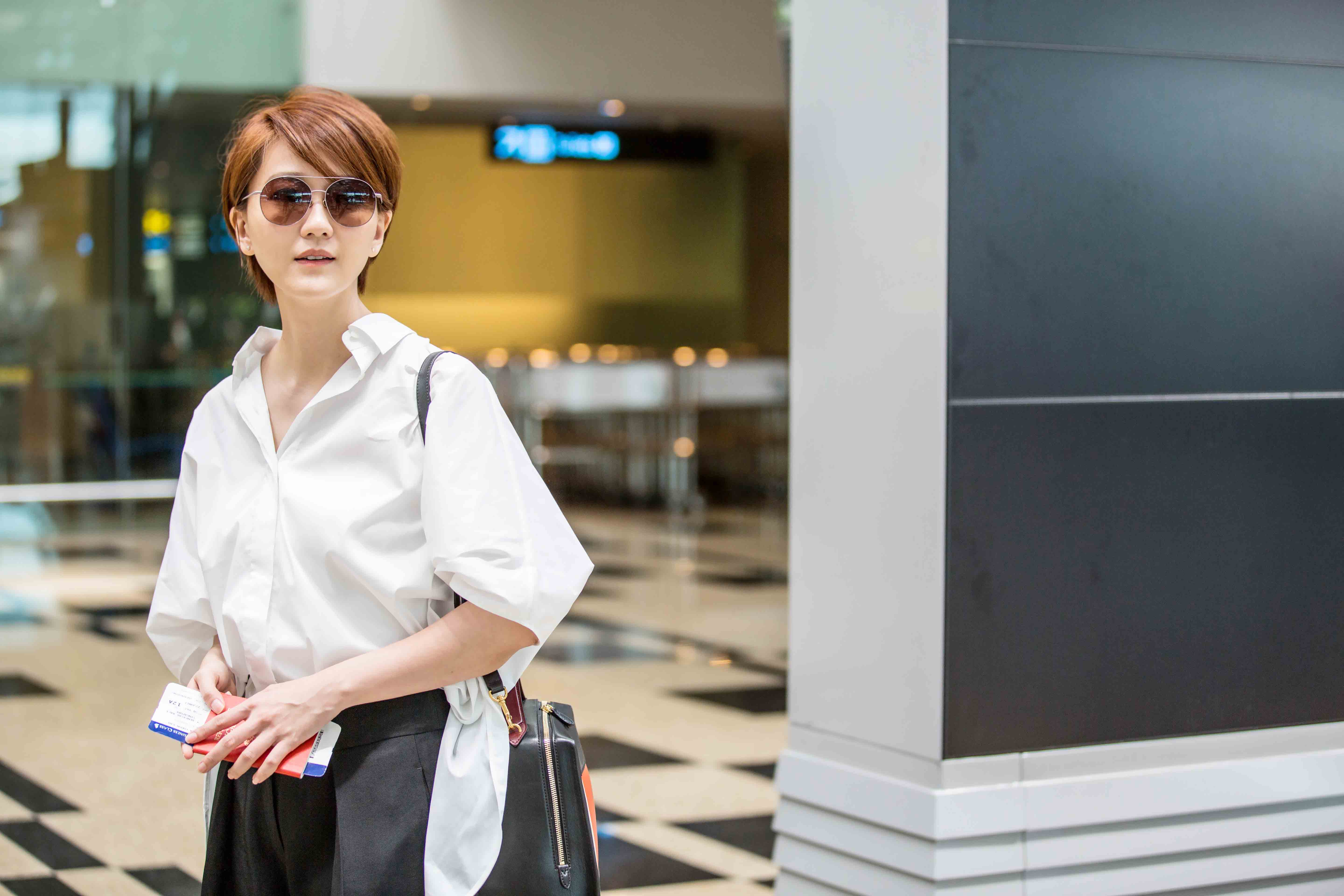 6 蔡淳佳飞赴巴黎时装周 黑白系look尽显态度魅力