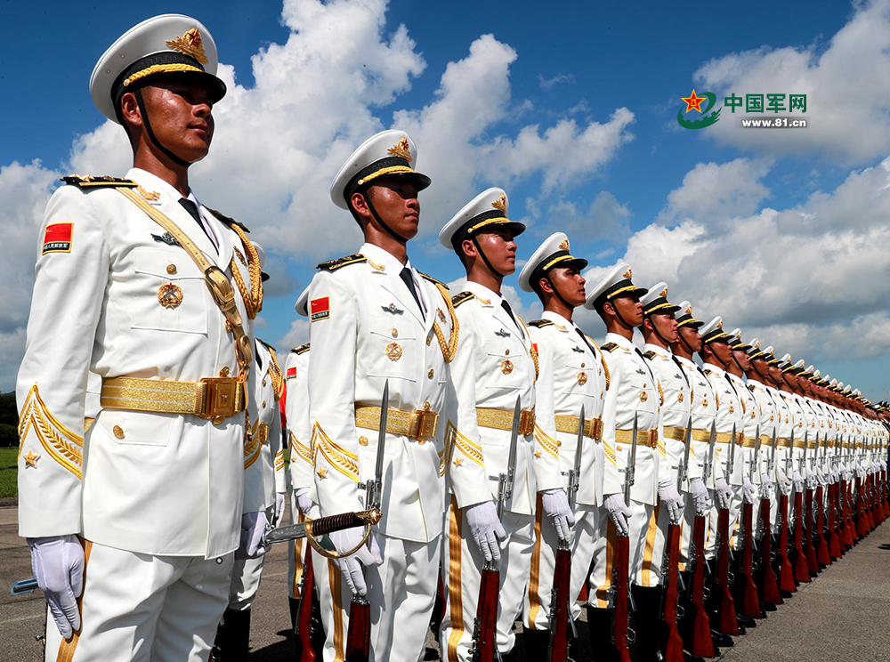 驻港部队精锐部队接受检阅