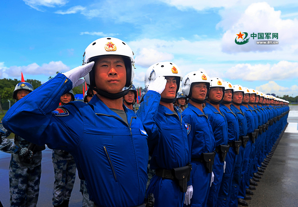 驻港部队精锐部队接受检阅