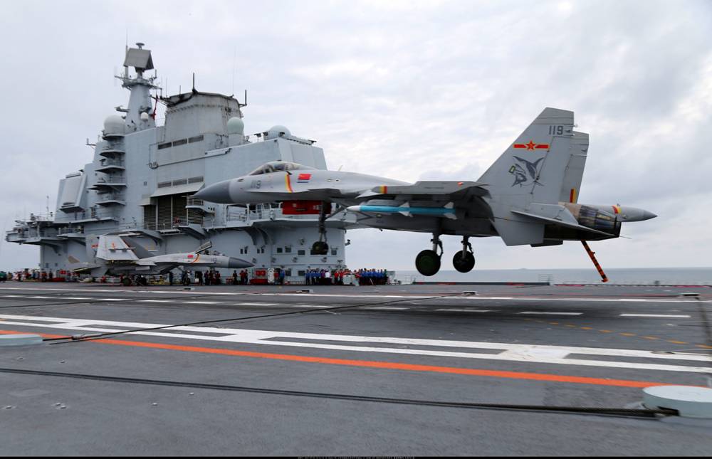 14 辽宁舰演练罕见展示升降机细节