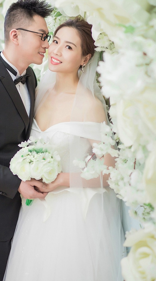魏秋月最新婚纱照曝光甜蜜温馨唯美大方