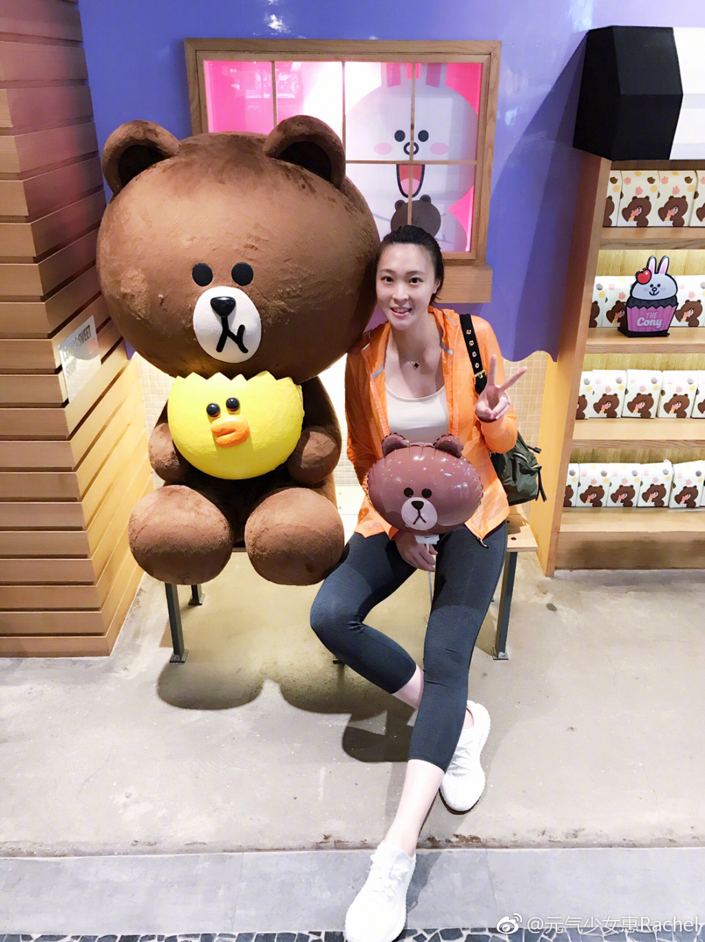 9 惠若琪狂晒卖萌照大长腿霸屏 网友:女神美爆