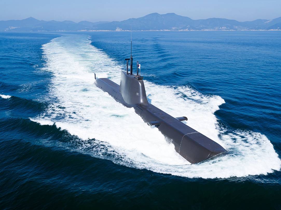 4 韩国209型潜艇表面很光滑