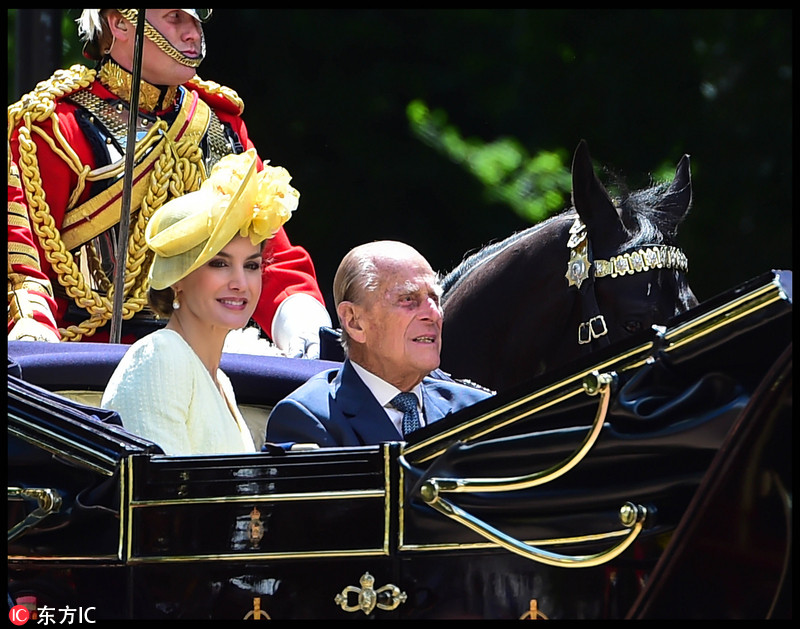 5 英国女王为来访西班牙国王夫妇举行欢迎仪式