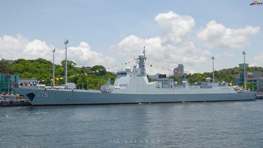 航母舰队驱逐舰细节尽在眼前