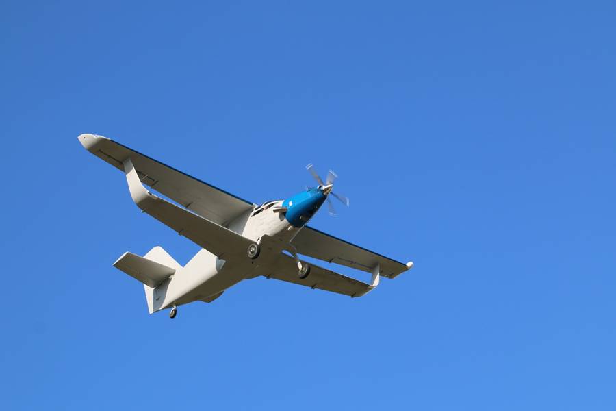 剑走偏锋:俄研发复合材料双翼机