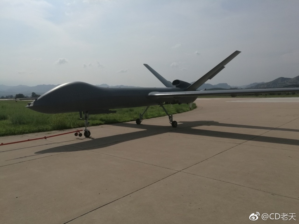 13 中国量产型彩虹5无人机首飞
