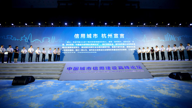 "惠州市市委常委胡建斌在体验