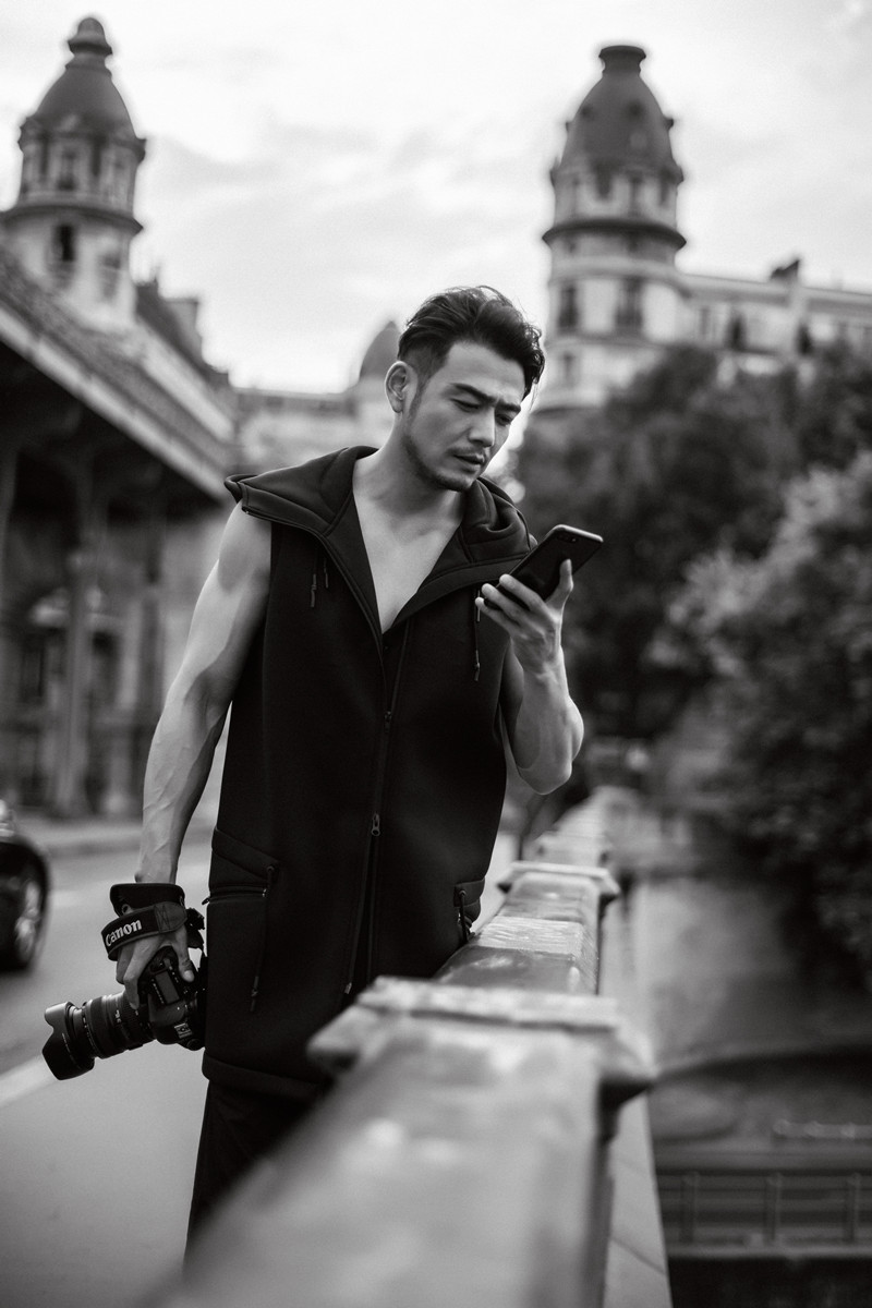 杨烁最新街拍曝光化身摄影师记录美好瞬间