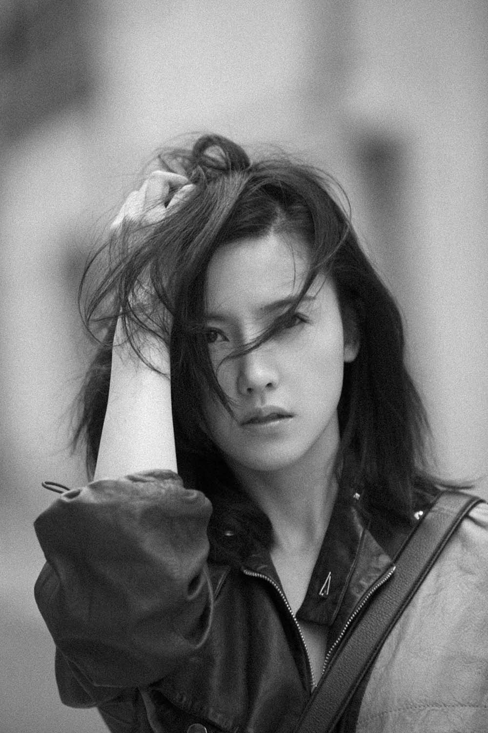 10 杨子姗街拍酷出电影感  每个眼神都有戏