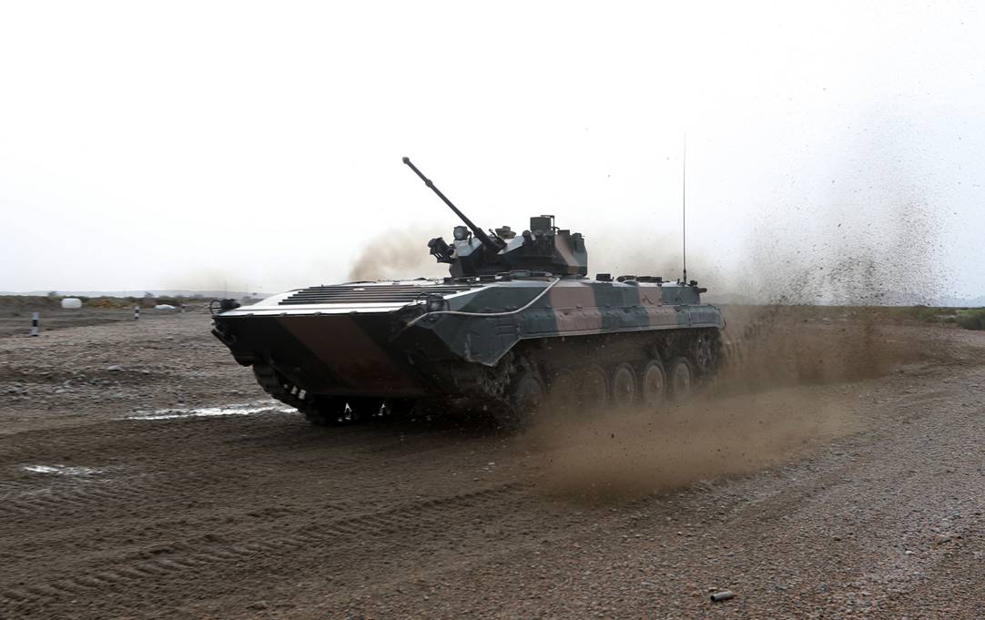 装甲车为苏沃洛夫突击赛做好准备