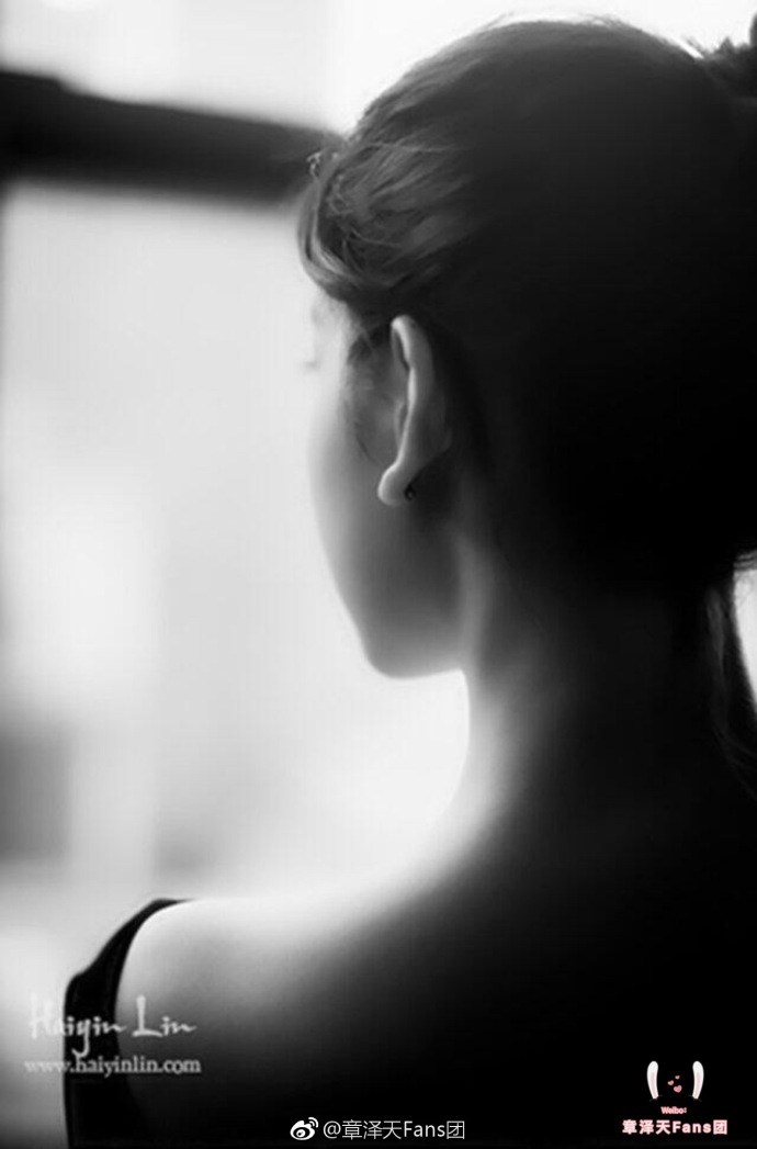 5 章泽天穿练舞服体态优美 天鹅颈美背抢镜