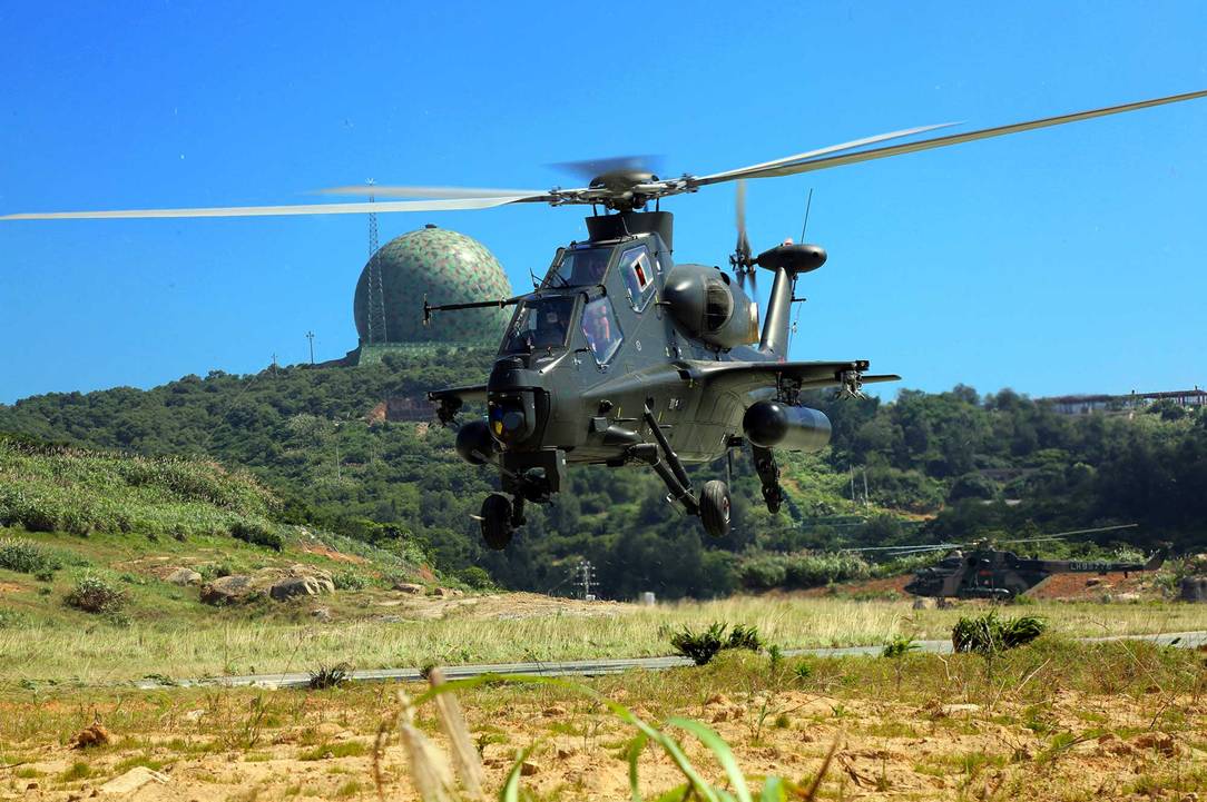 4 直10武装直升机编队海上低空突防