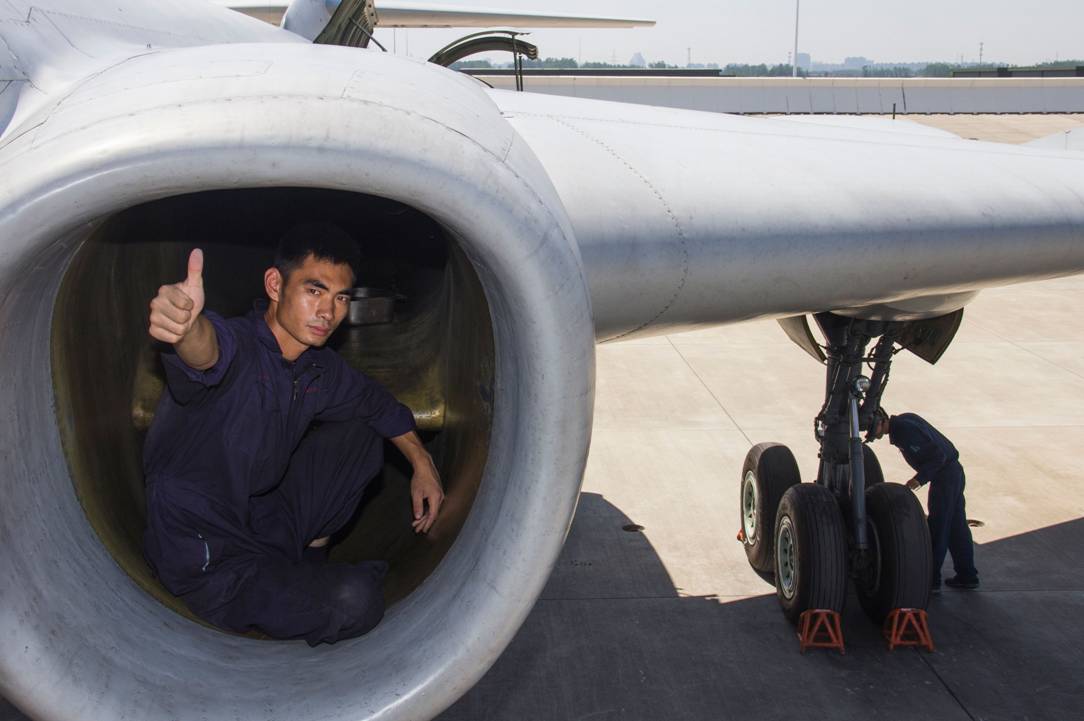 轰6轰炸机起落架如此粗壮