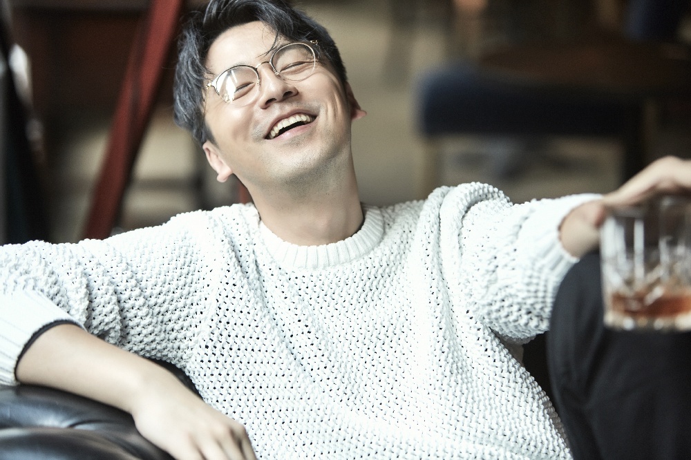 雷佳音写真曝光 "眼"技撩人痞范儿十足